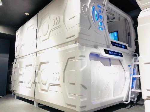 Met A Space Pod @ Chinatown