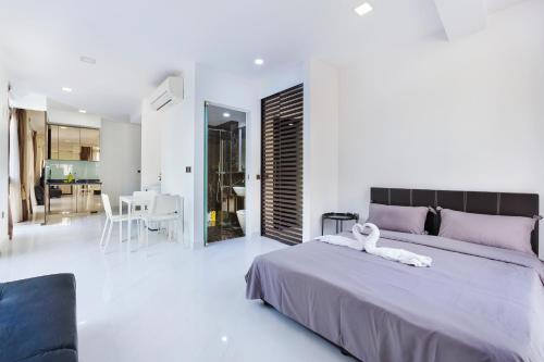 Studio Apartment At Orchard Road Shopping Area