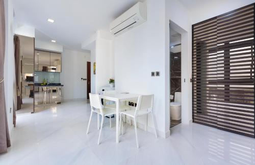 Studio Apartment At Orchard Road Shopping Area