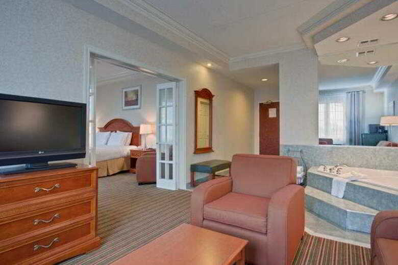 Hotel Holiday Inn Express Whitby Oshawa