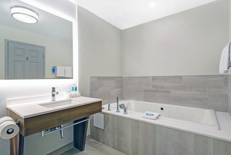 Hotel Holiday Inn Express Whitby Oshawa