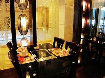 Poly White Rose Hotel