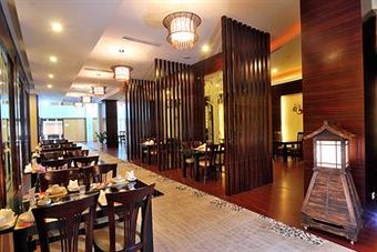 Poly White Rose Hotel