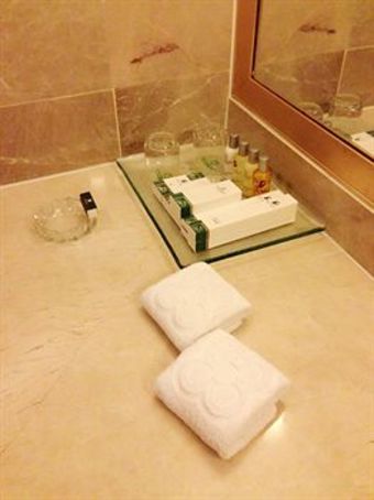 Poly White Rose Hotel