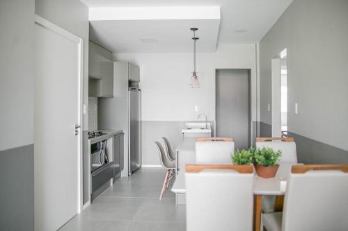 Apartamento De Alto Padrao Com Piscina (novo E Decorado)