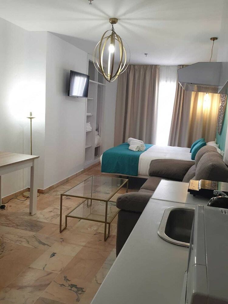 Hotel Y Apartamentos Do�a Lola