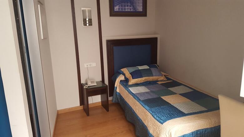 Hotel Y Apartamentos Do�a Lola