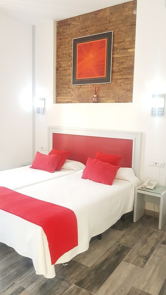 Hotel Y Apartamentos Do�a Lola