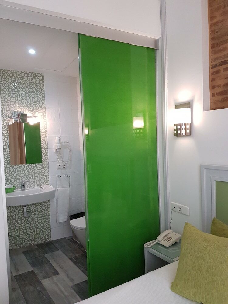 Hotel Y Apartamentos Do�a Lola