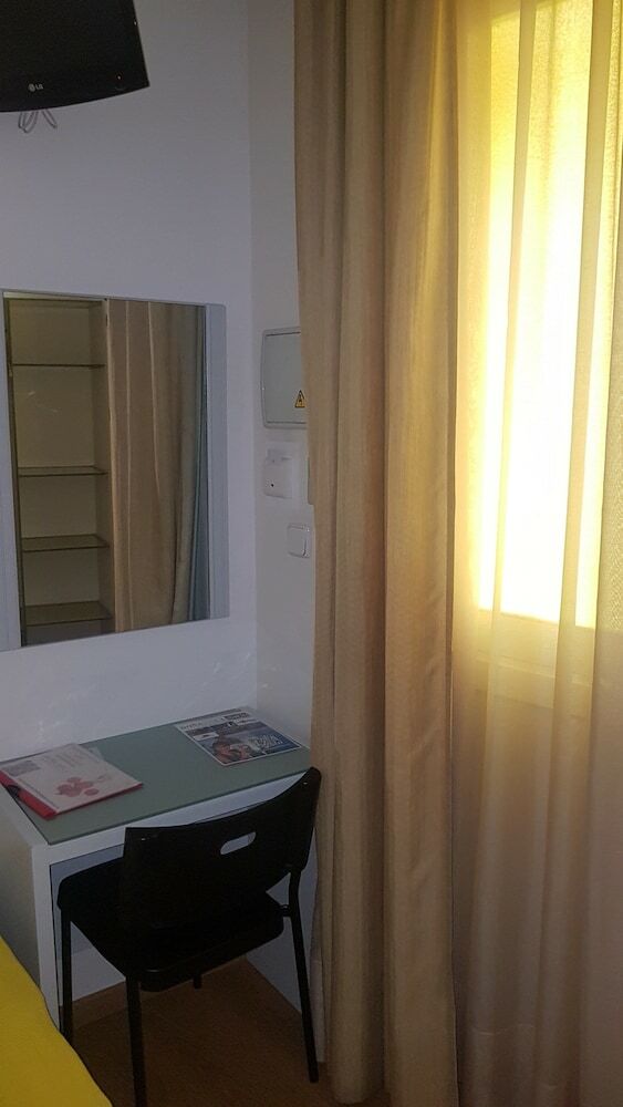 Hotel Y Apartamentos Do�a Lola