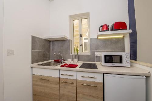 Studio Apartments, Theoria Travel