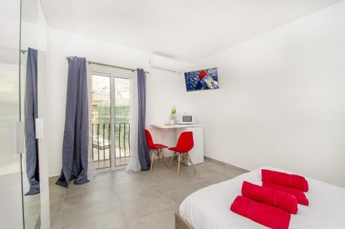 Studio Apartments, Theoria Travel