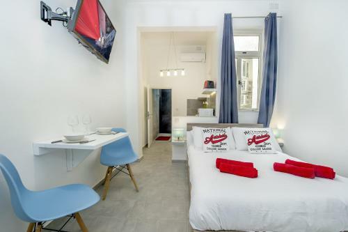 Studio Apartments, Theoria Travel