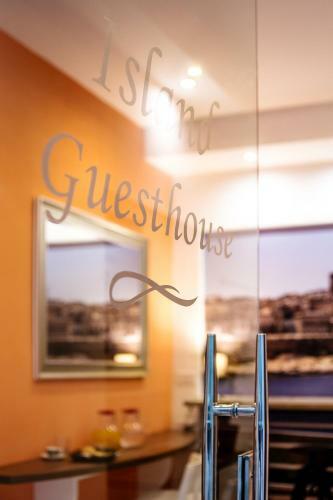 Hostal Island Guesthouse