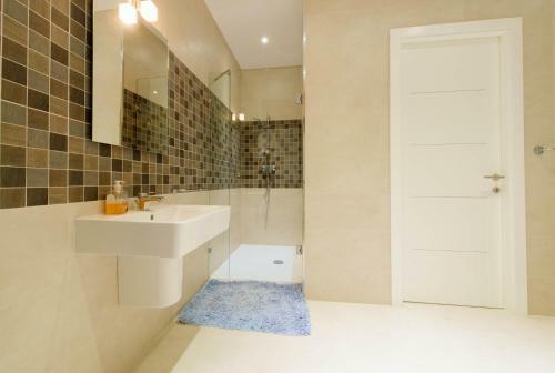 Marvellous Seafront Apartment In Sliema