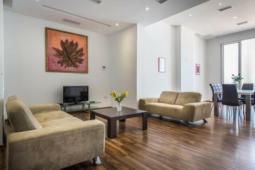 Marvellous Seafront Apartment In Sliema