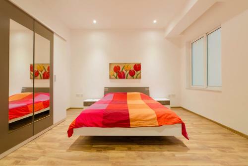 Marvellous Seafront Apartment In Sliema