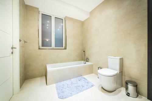 Marvellous Seafront Apartment In Sliema