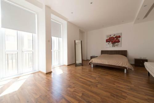 Marvellous Seafront Apartment In Sliema