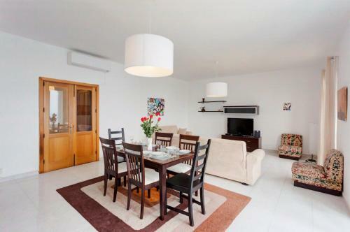 Marvellous Seafront Apartment In Sliema