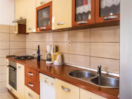 Three-bedroom Holiday Home In Biograd