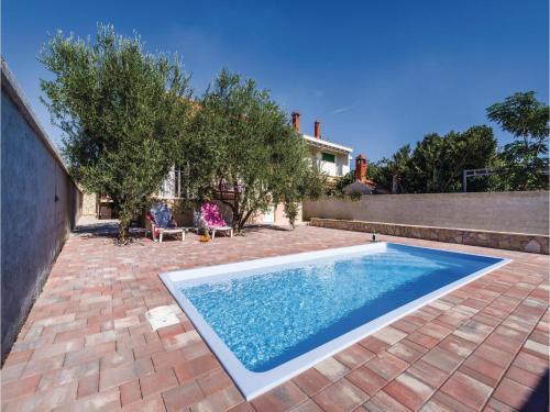 Three-bedroom Holiday Home In Biograd