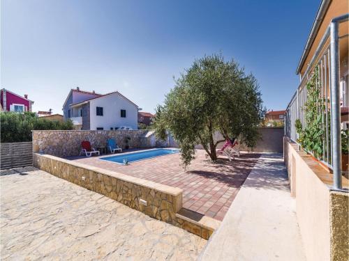 Three-bedroom Holiday Home In Biograd