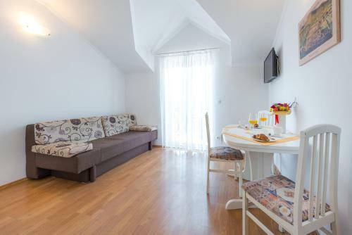 Hostal Villa Adria Apartments