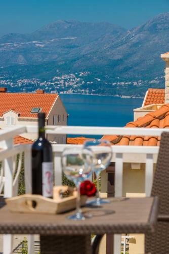 Hostal Villa Adria Apartments