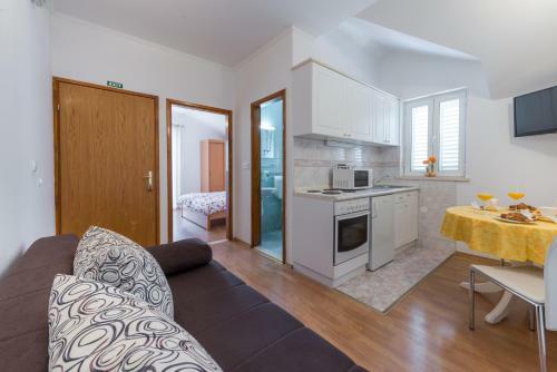 Hostal Villa Adria Apartments