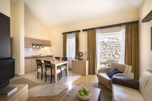 Apartment Aci Marina Cres