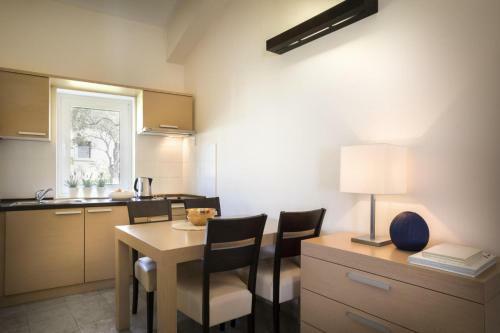 Apartment Aci Marina Cres