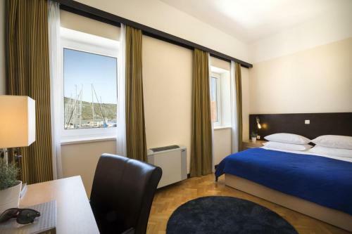 Apartment Aci Marina Cres