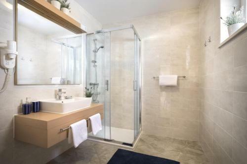 Apartment Aci Marina Cres