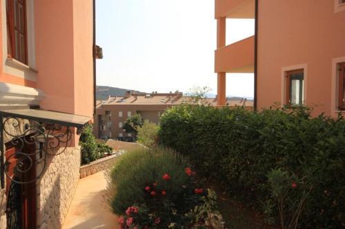 Apartment Cres 7985b