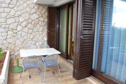 Apartment Cres 7876b