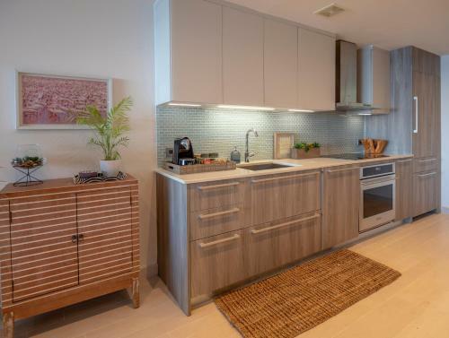 Hotel Hodges Bay Resort & Spa