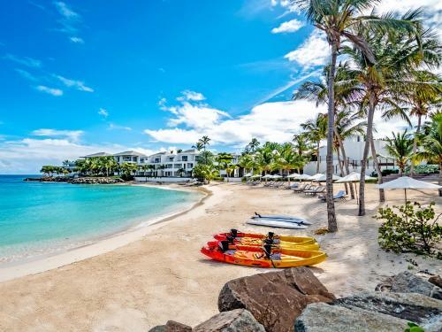 Hotel Hodges Bay Resort & Spa