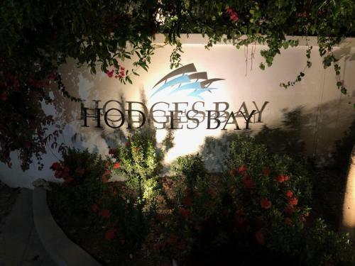 Hotel Hodges Bay Resort & Spa