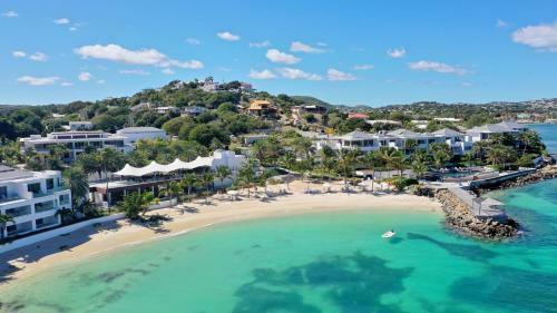 Hotel Hodges Bay Resort & Spa