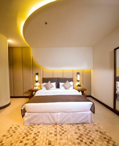 Arch Hotel,bw Signature Collection By Best Western