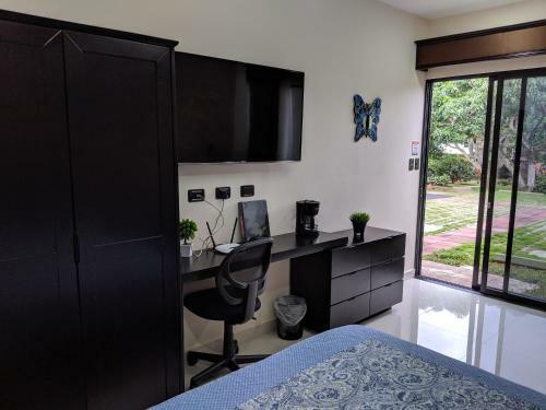 Hotel Suites Merlyn Airport