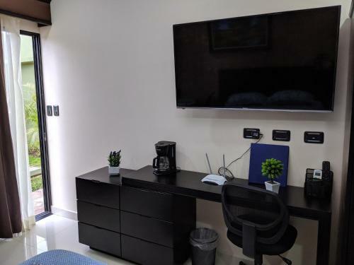 Hotel Suites Merlyn Airport