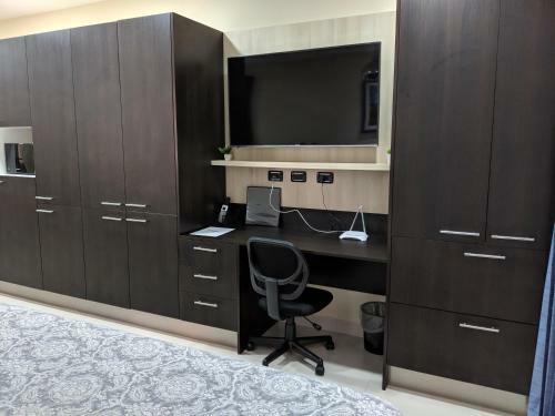 Hotel Suites Merlyn Airport
