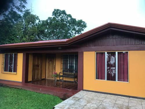 Casa De Campo En La Fortuna De San Carlos