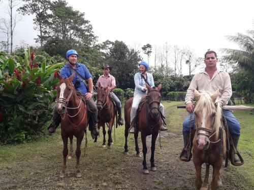 Finca Amistad Cacao Lodge