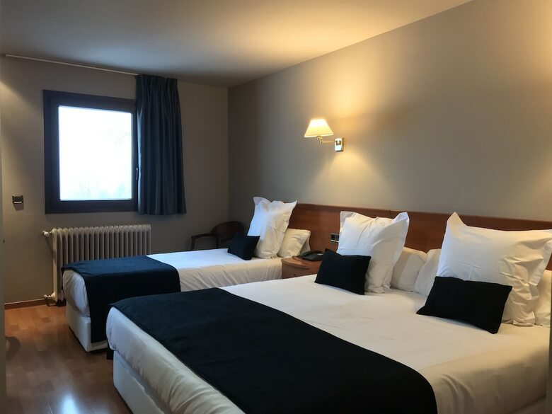 Hotel Aj Niunit