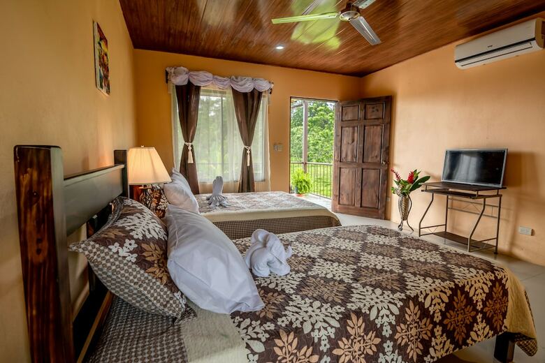 Aunty Arenal Lodge