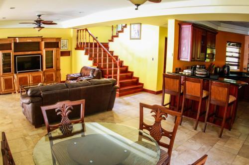 Cr Guest Houses By Marea Brava
