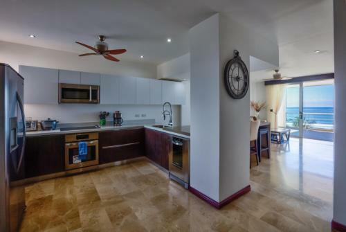 Apartamento Breakwater Beachfront Condo 603